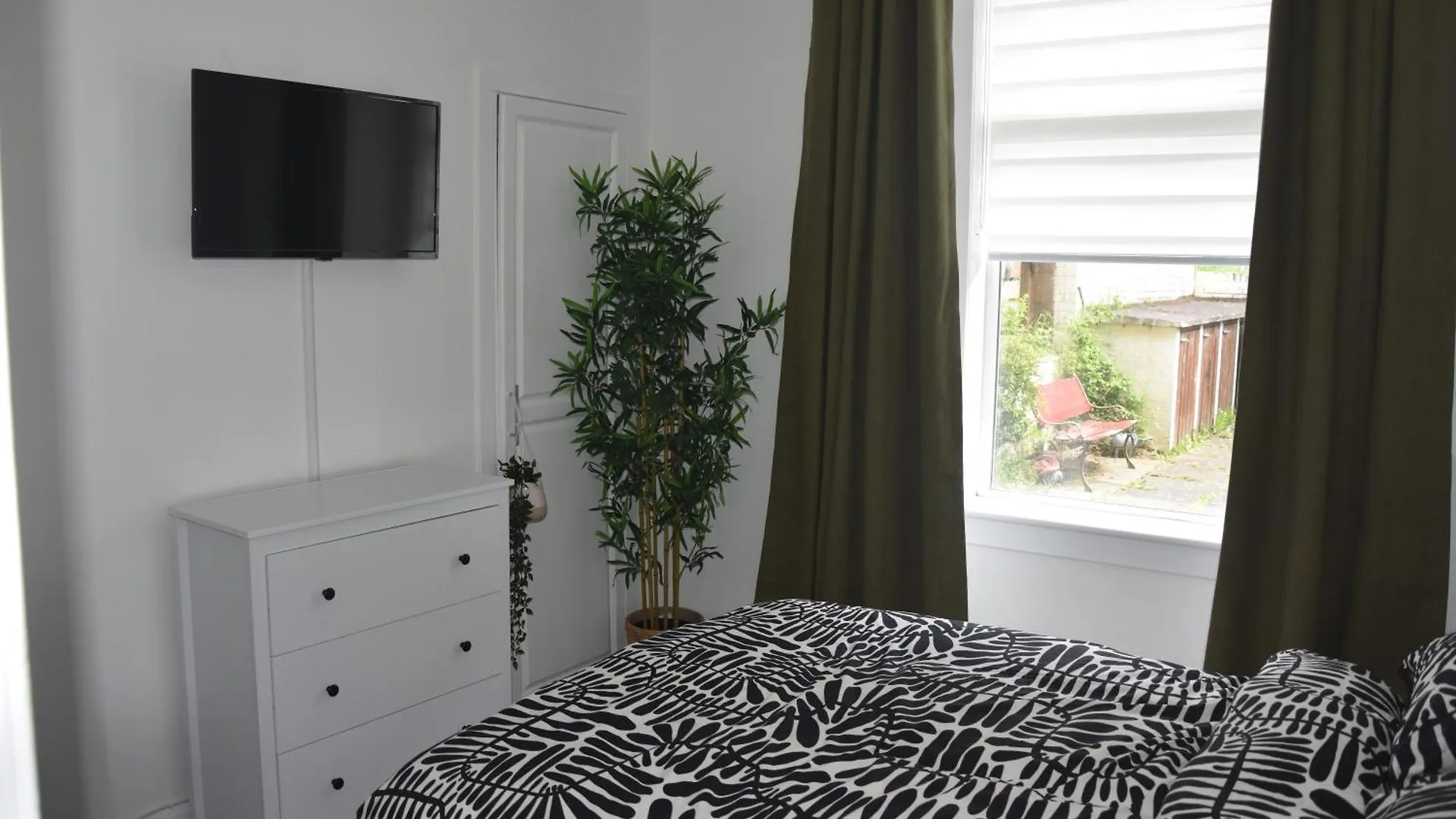 1 Bedroom Flat In Dundee 0*,