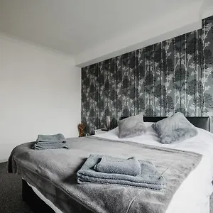 hullidays-old-school-penthouse-trinity-square.yorkshirehotels.net/